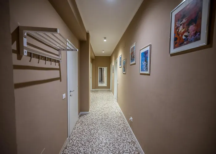 Shortmi Canonica Mailand