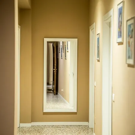 Shortmi Canonica アパート ミラノ