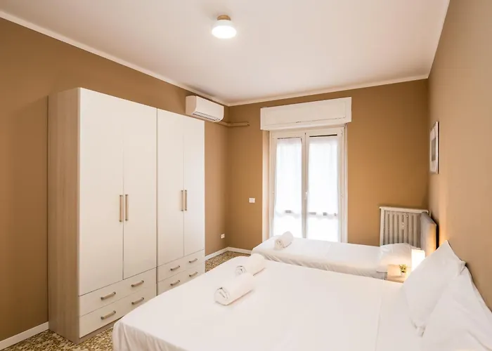 Shortmi Canonica Apartament Mediolan